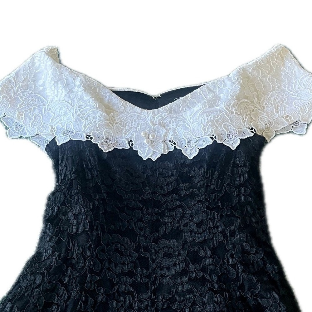 Vintage 90s Black Lace Off Shoulder Formal Gown Dress Sz M Timeless Chic Maxi - Picture 2 of 9